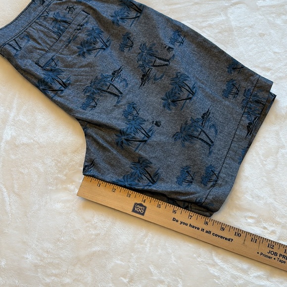 Original Penguin Men’s Flat Front Palm Tree Shorts - Picture 7 of 10